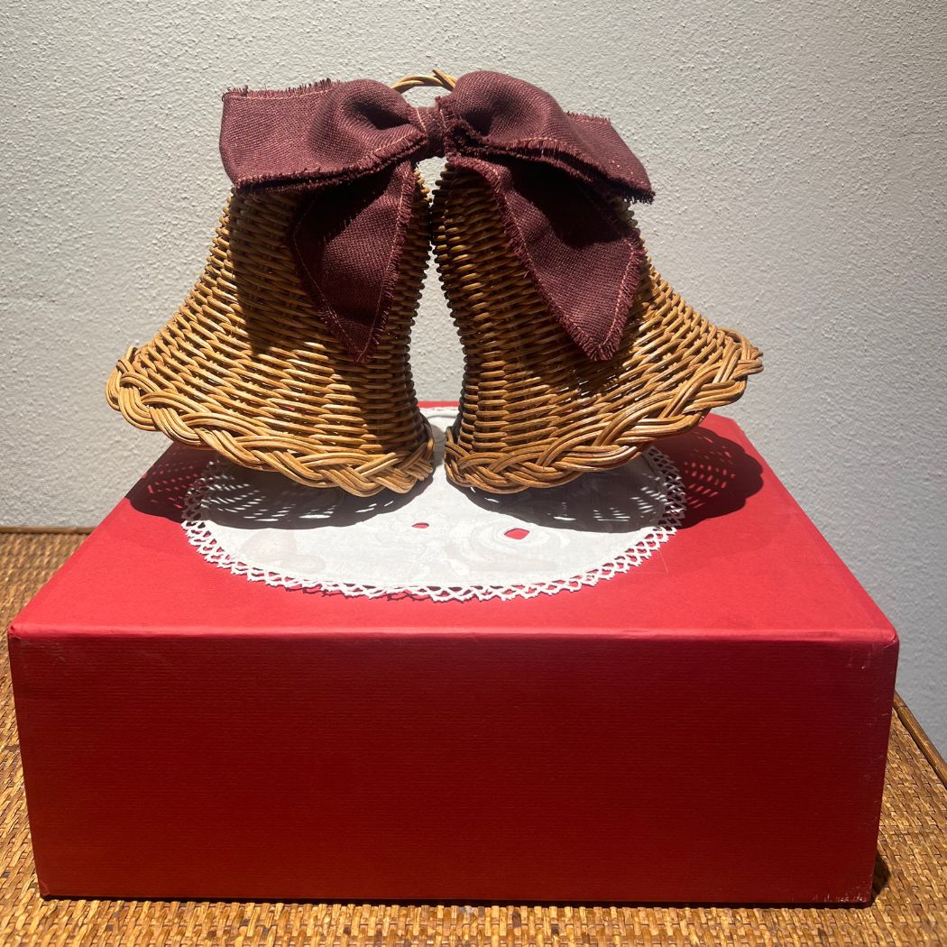 Juleklokke med rød sløjfe