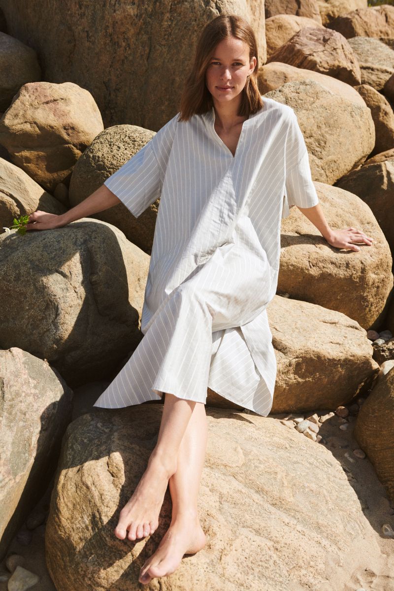 Kaftan Kjole - Ivory/Blue Pinstripe