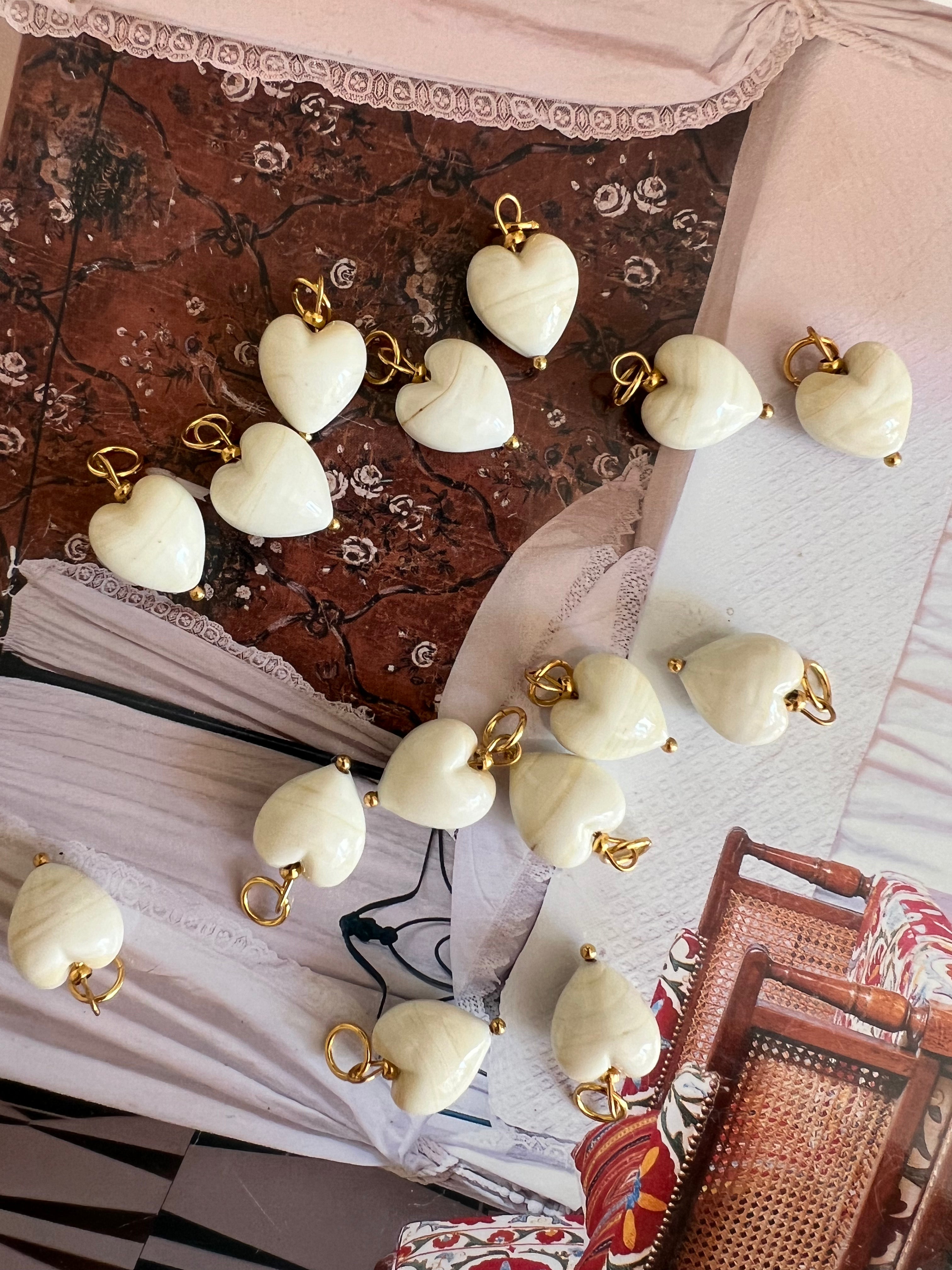 Lubarol X Akua Uma Vedhæng - Ivory