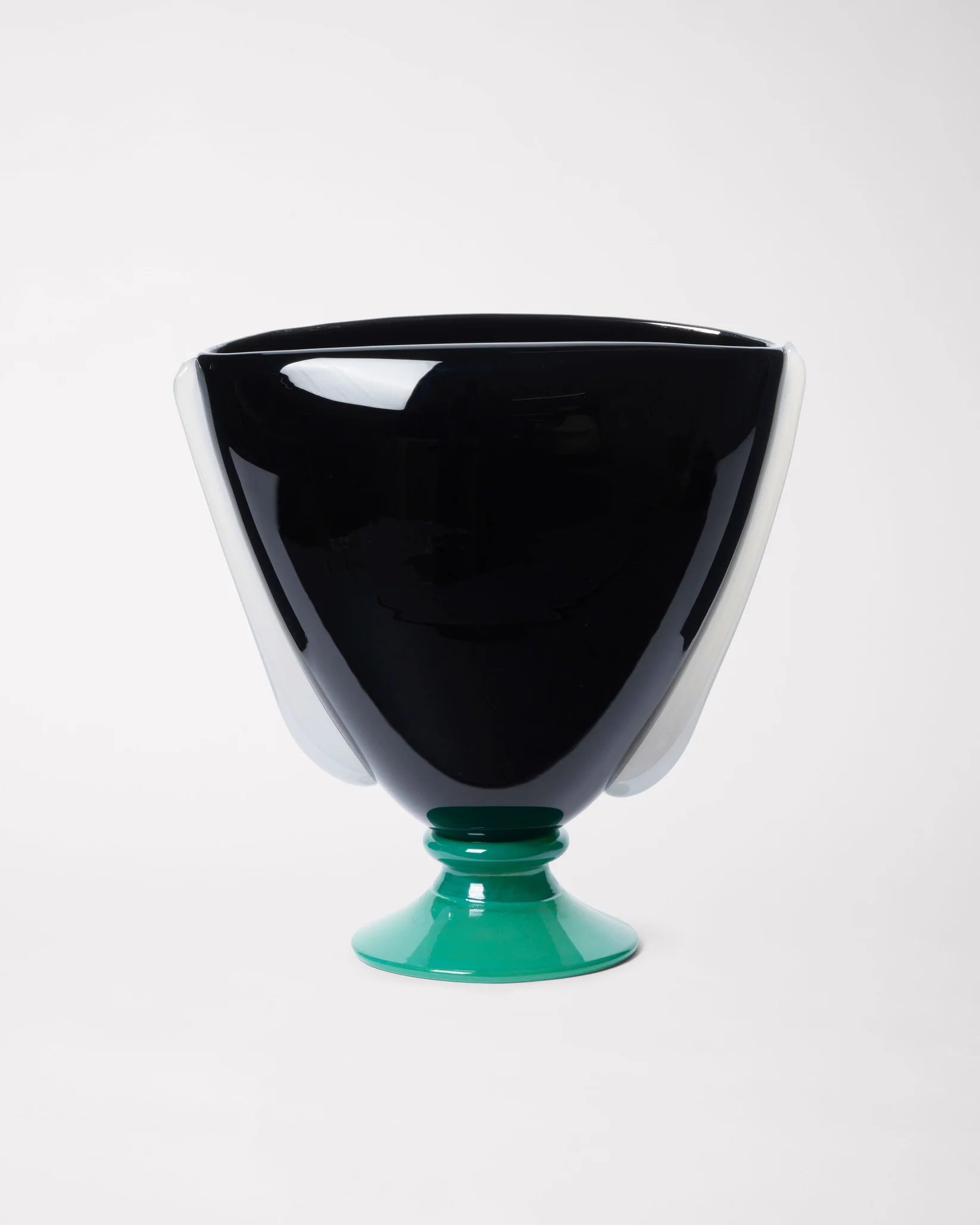 Karl Glasvase - Sort med grøn fod