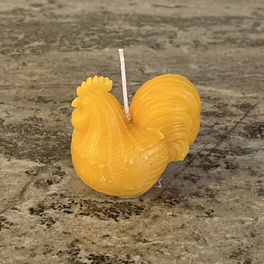 Håndstøbt Lys - Påskehane i Bivoks