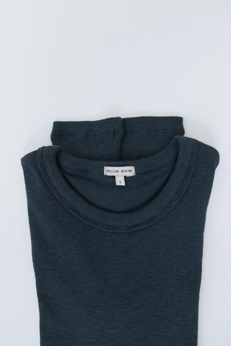 Dobe Long-Sleeved T-Shirt - Navy