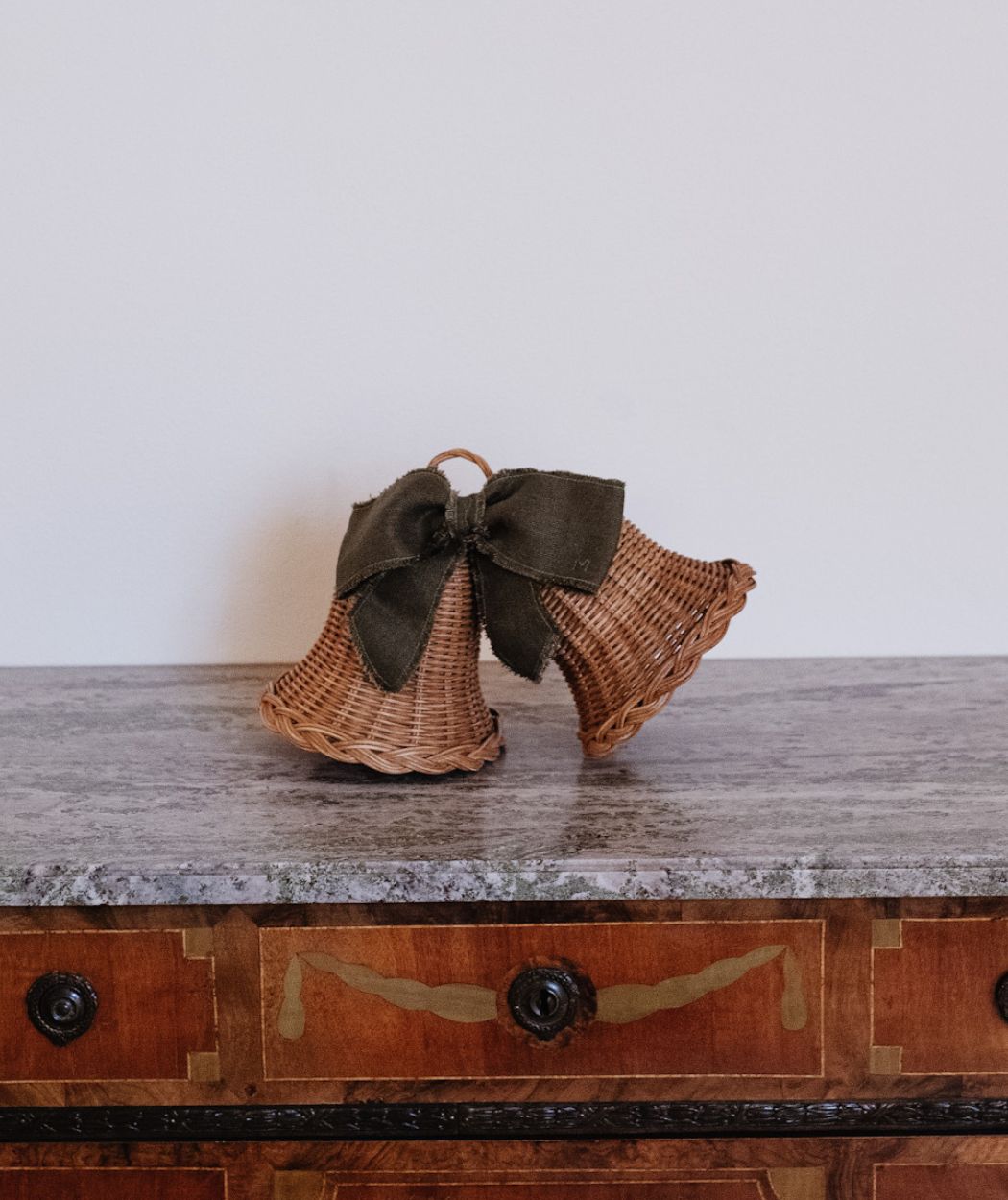 Juleklokke med grøn sløjfe