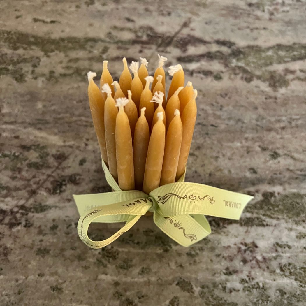 Christmas tree candles made of beeswax - hand-picked - 20 pcs