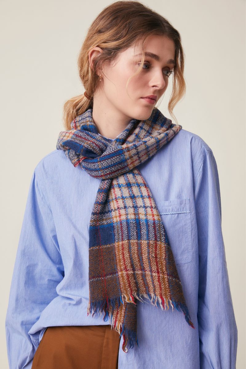Scarf No. 803 - Comedia