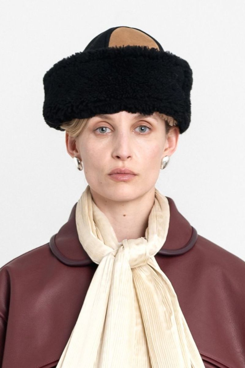 Suede Back Curly Seam Out lammeskindshat - Tan/Black