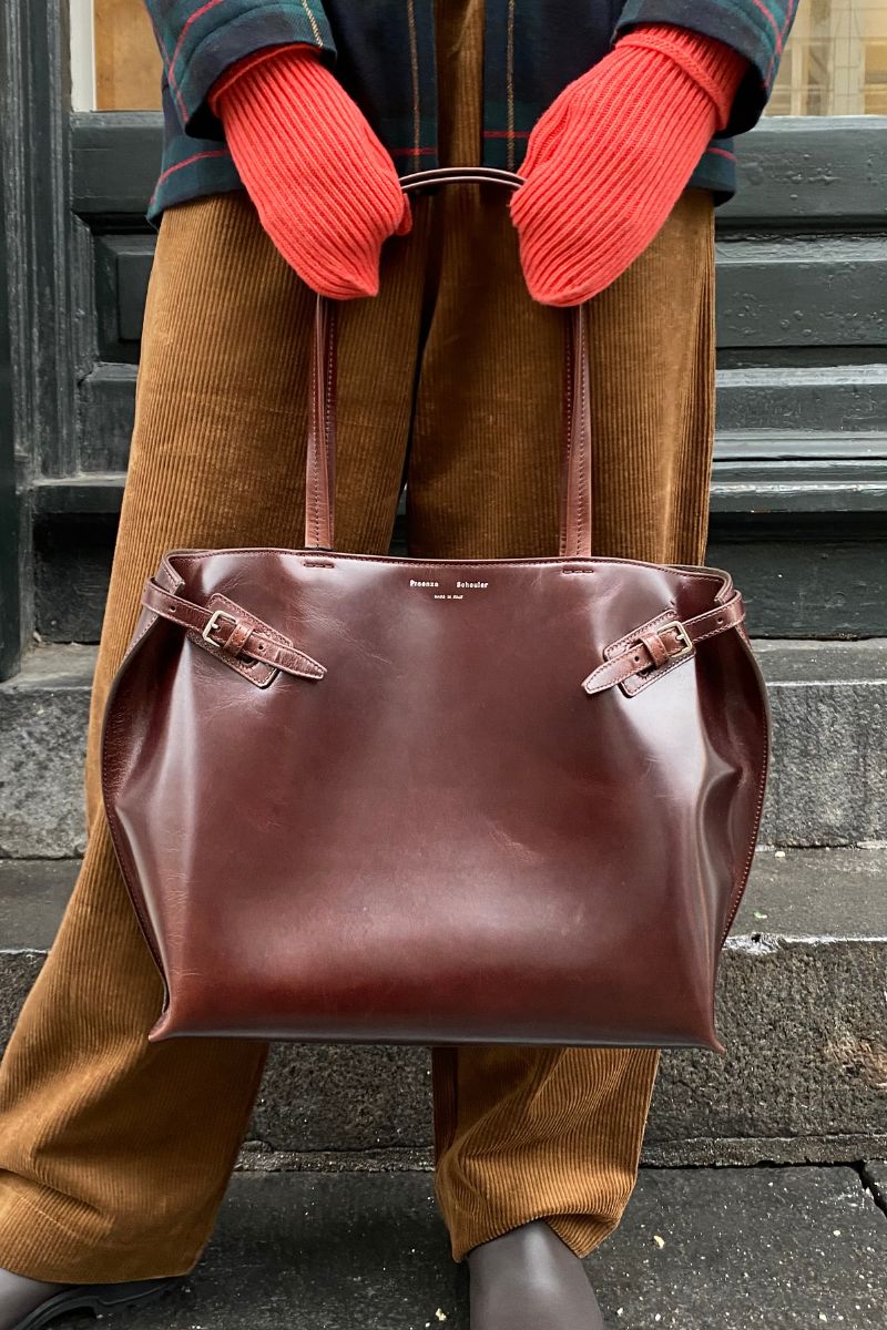 Days Tote in Pull Up Calf – Dark Brown