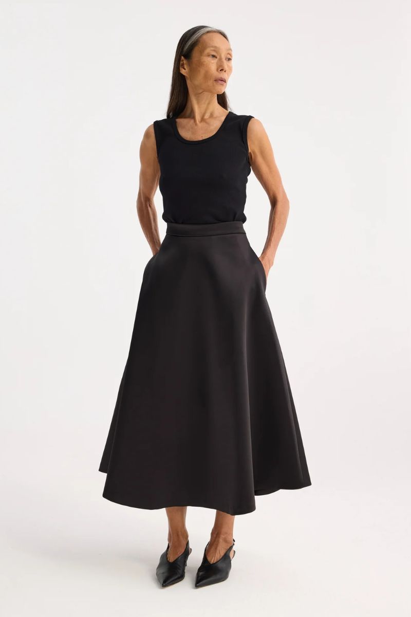 Voluminous a-line satin skirt - Black