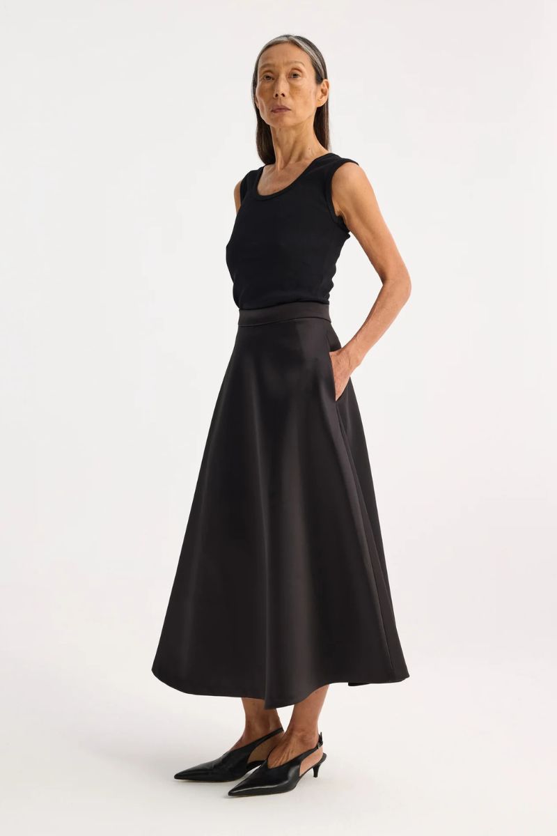 Voluminous a-line satin skirt - Black