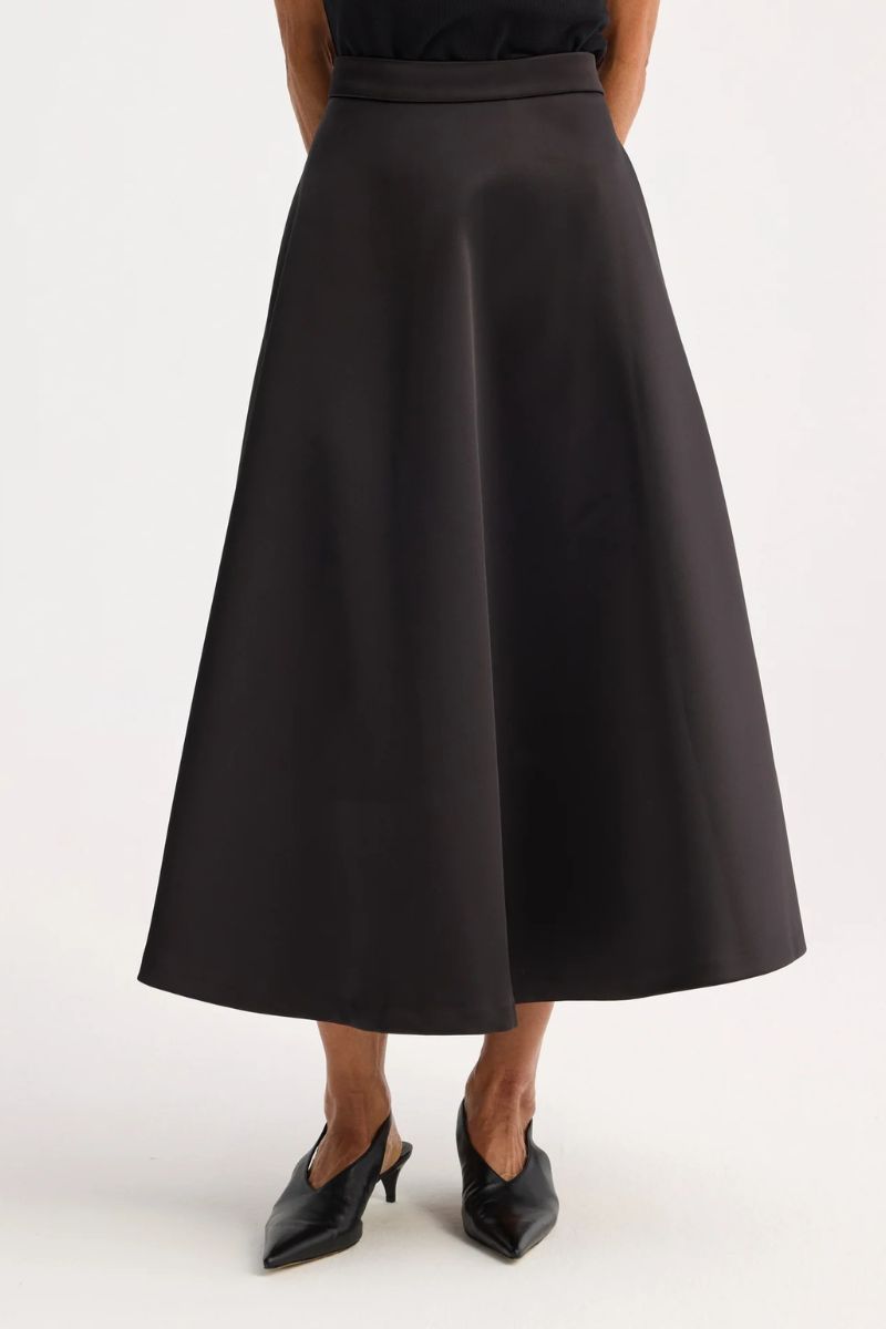 Voluminous a-line satin skirt - Black