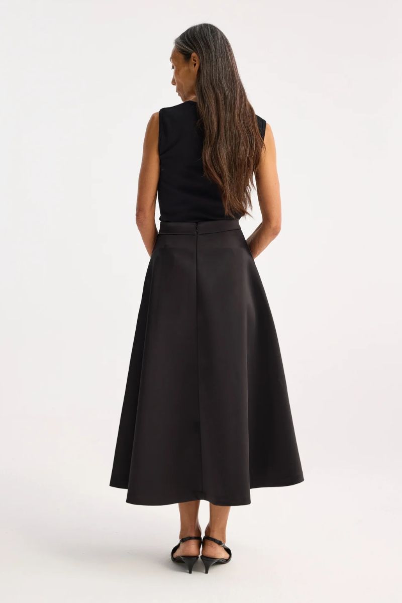 Voluminous a-line satin skirt - Black