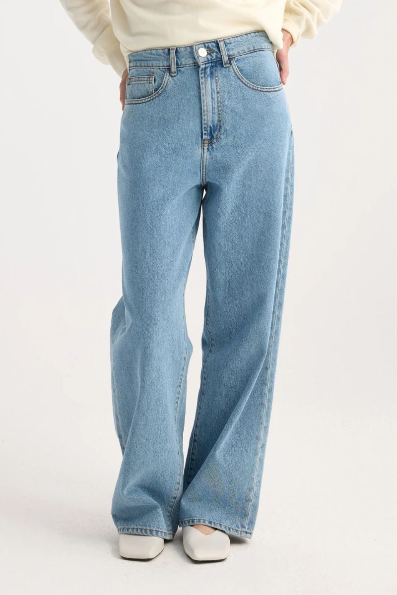 Low waist wide leg denim