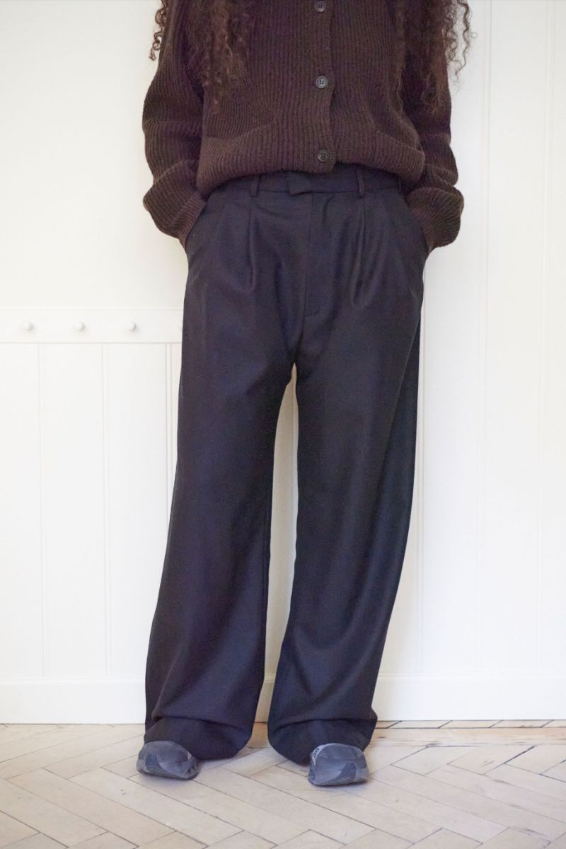 Fine Wool Wide Box Trousers - Black