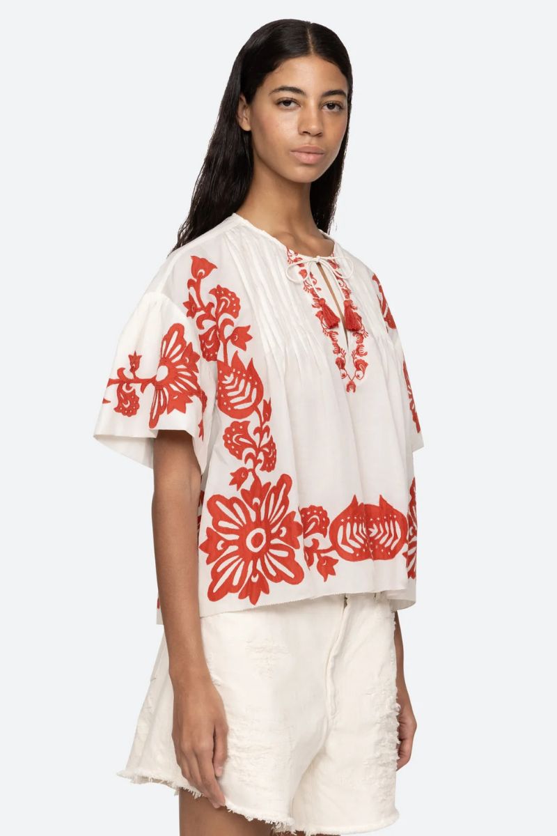 Liliana Applique Short Sleeve Top - Red