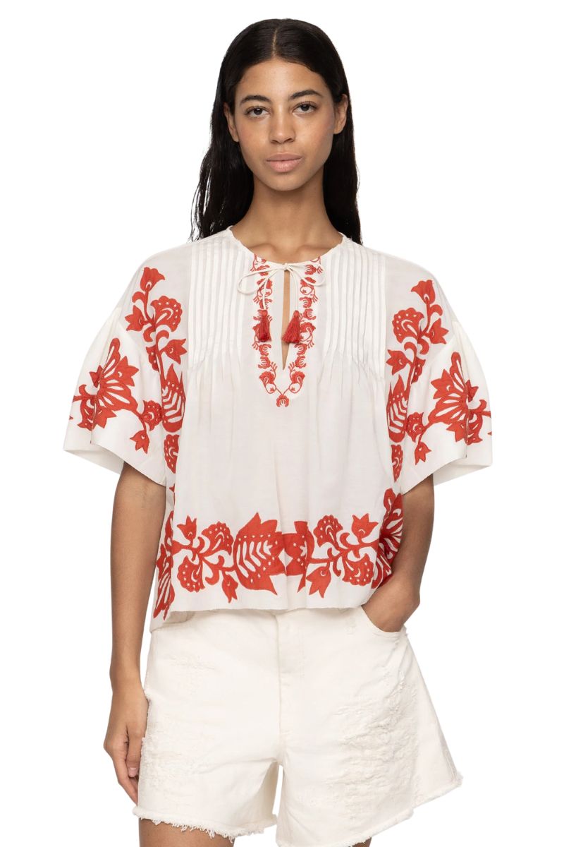 Liliana Applique Short Sleeve Top - Red